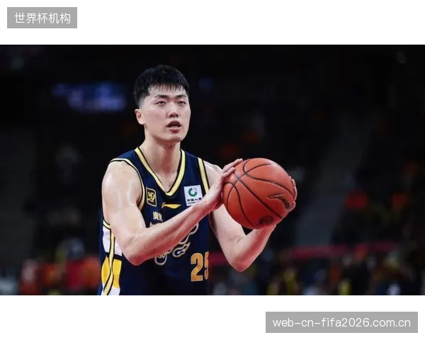 张皓嘉在京粤大战次回合加时赛的关键三分，一度为广东队保留了晋级悬念。